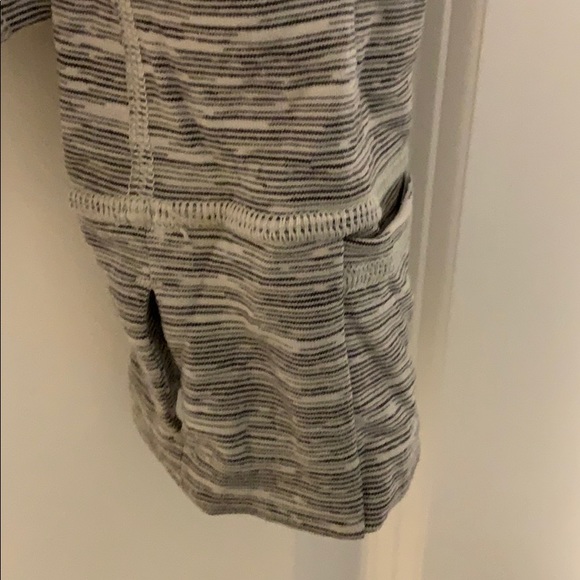 Lululemon grey/white short zip up jacket. - Picture 4 of 5